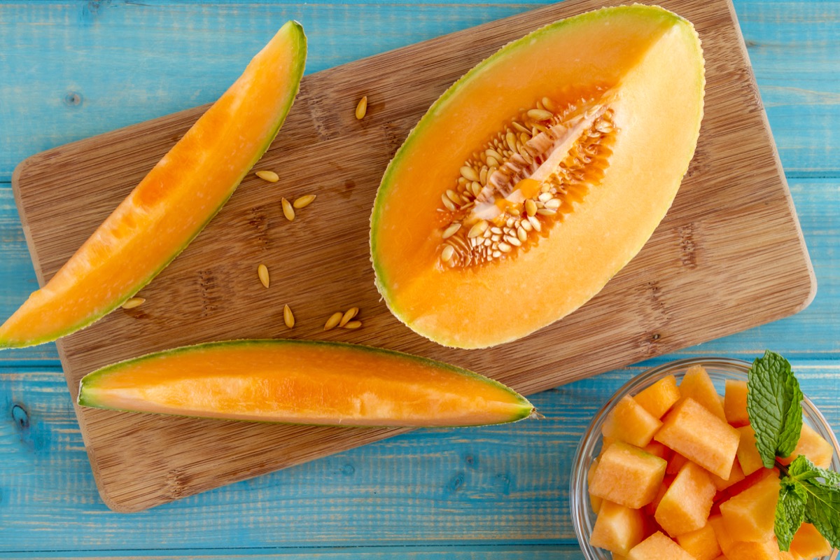 Come si taglia il melone: il metodo per farlo a fette o a cubetti