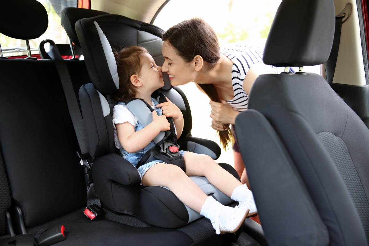 Nausea dei bambini in macchina: come fronteggiare il mal d'auto dei più piccoli