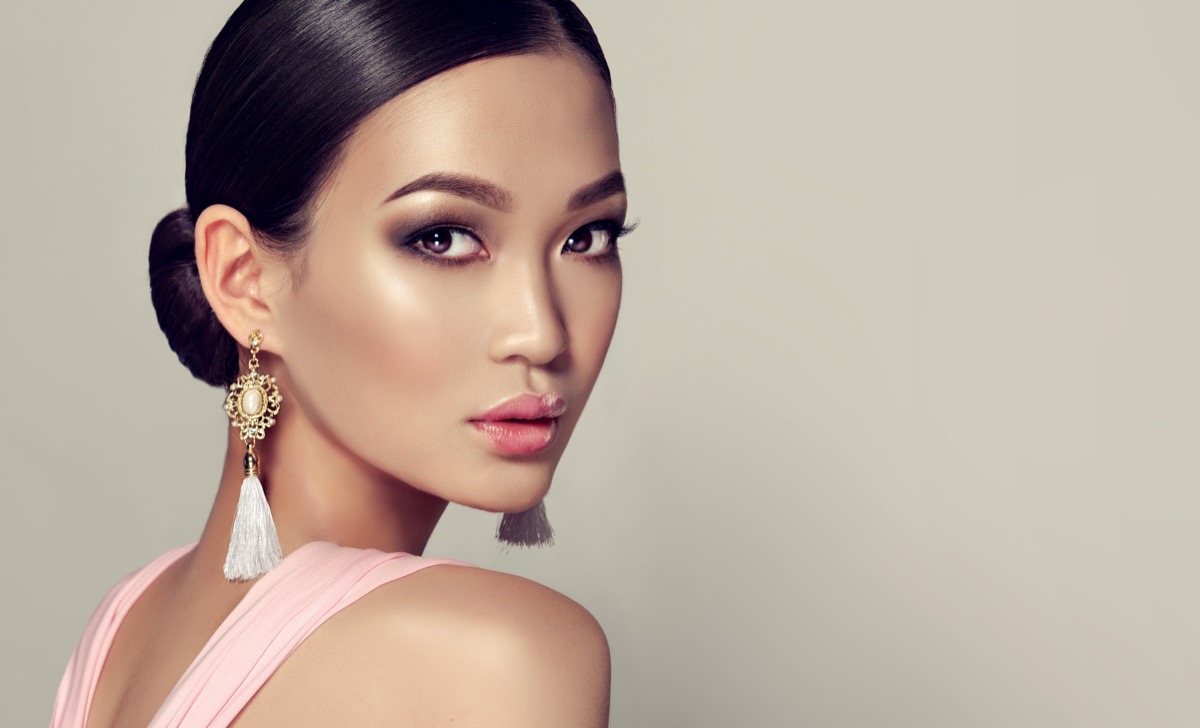 Trucco estivo per cerimonia: il make-up da invitata per essere perfetta