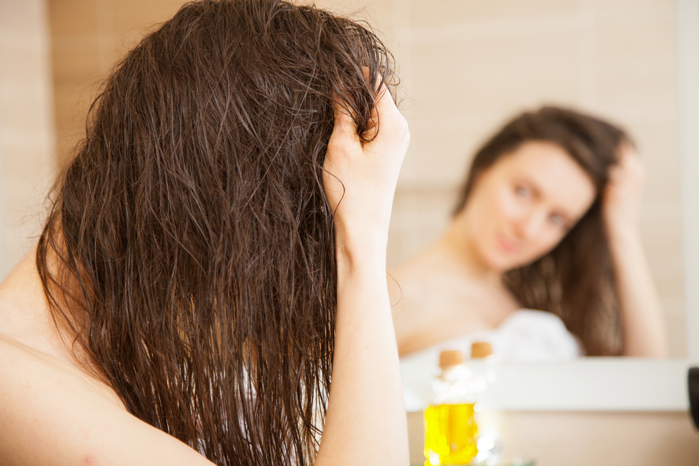 Come togliere la resina dai capelli con un ingrediente che hai a casa