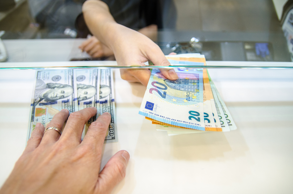 Come cambiare i soldi prima di partire per un viaggio