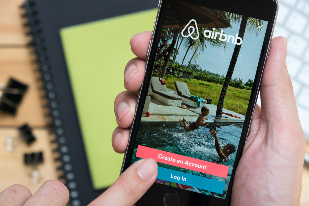 Come prenotare con Airbnb per non subire truffe
