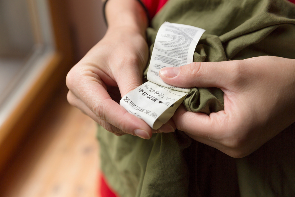 7 segnali che stai rovinando accidentalmente i tuoi vestiti