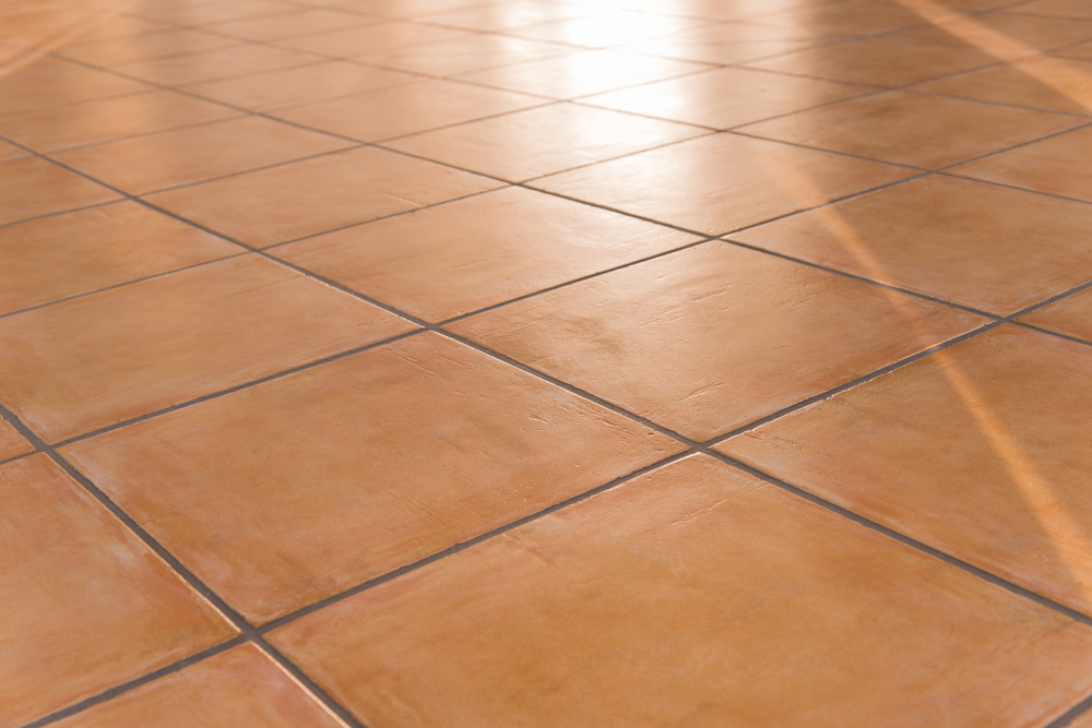 Come pulire le fughe dei pavimenti in cotto e delle piastrelle in gres
