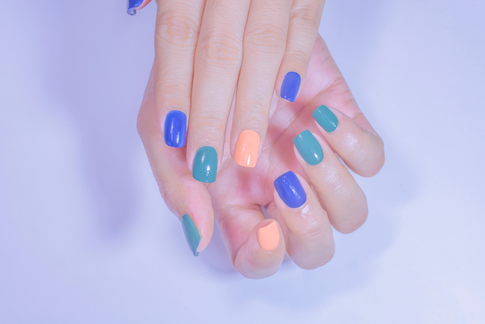 Come applicare il gel colorato sulle unghie