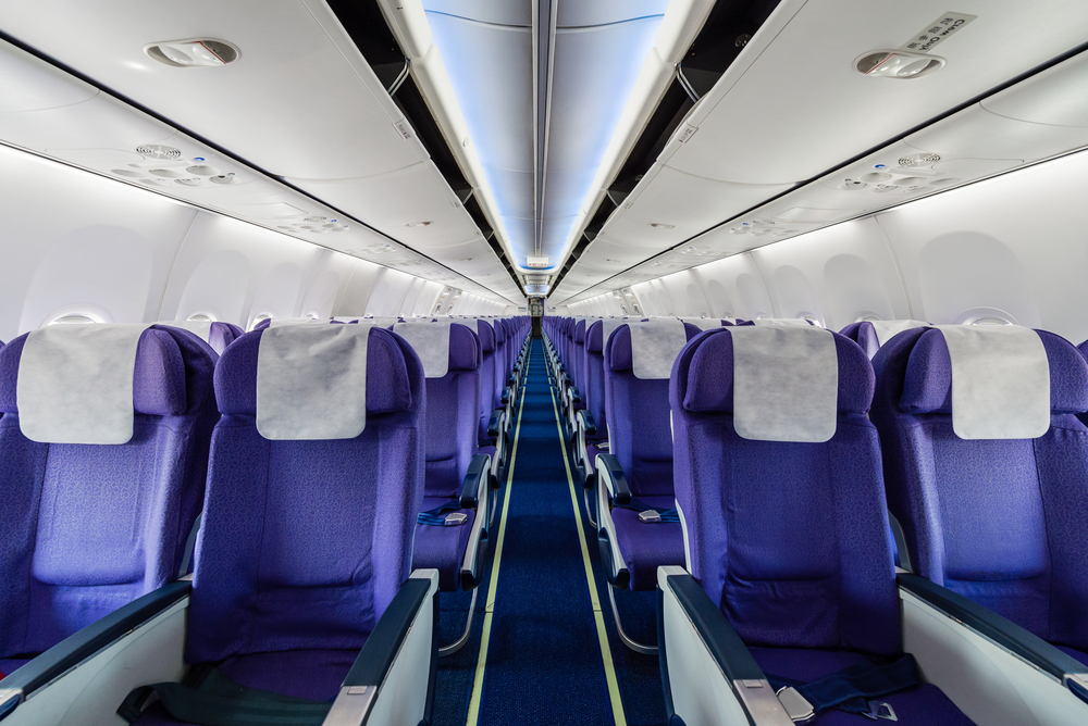 Viaggiare in aereo, quali sono le cose più sporche da non toccare?
