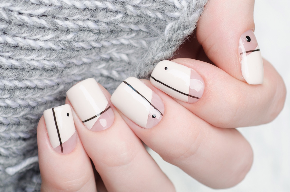 Nail-art-righe-1.jpg