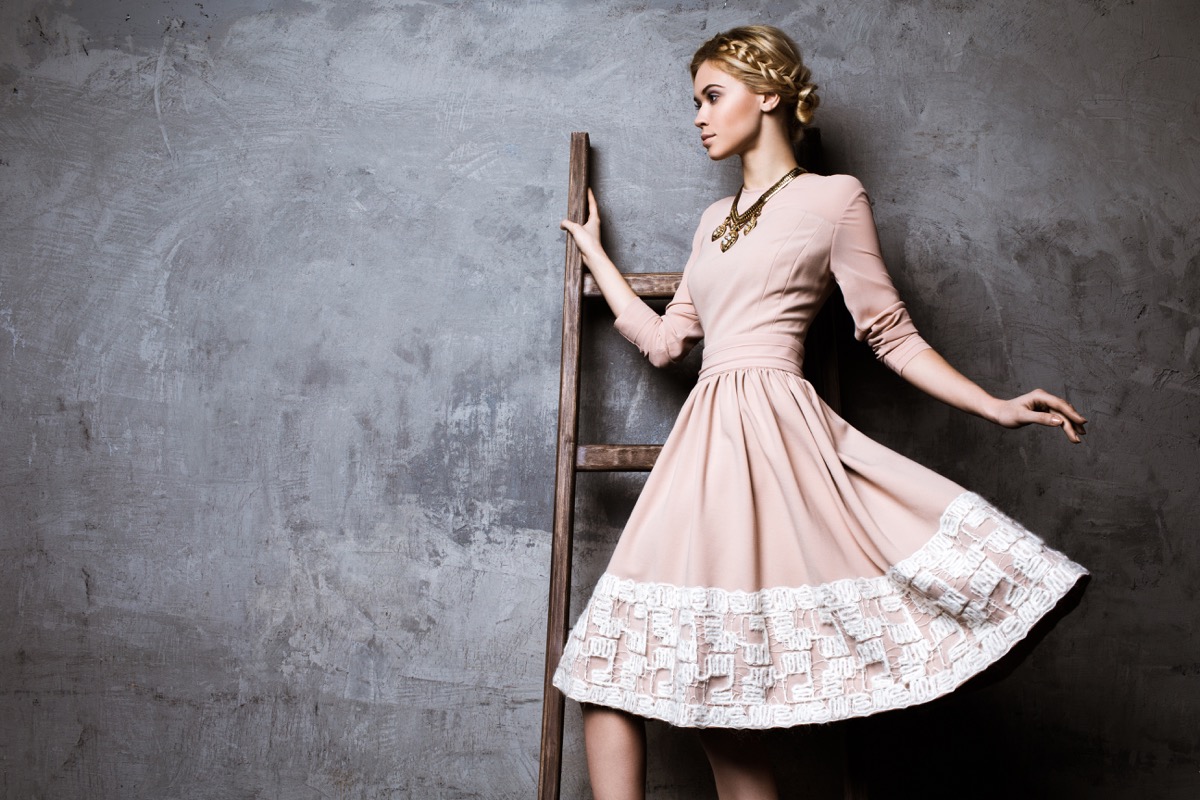 Come vestirsi per un matrimonio a dicembre: il look da invitata giusto