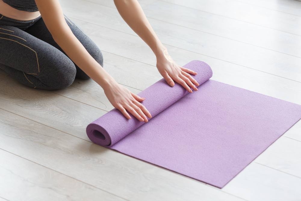 Come pulire la tua stuoia per lo yoga