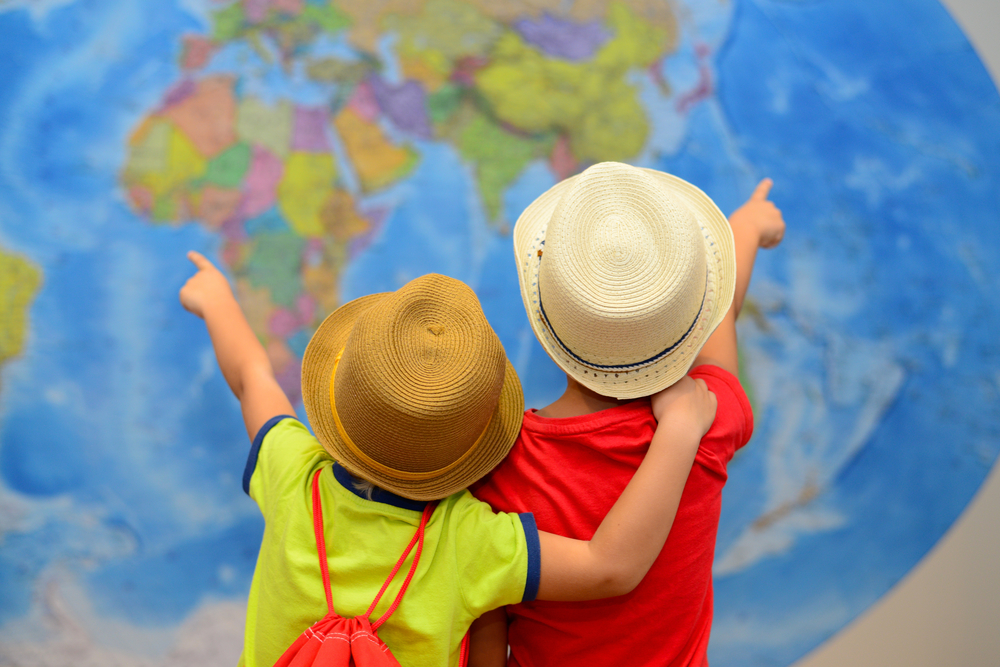 Bambini, viaggiare li rende più bravi a scuola