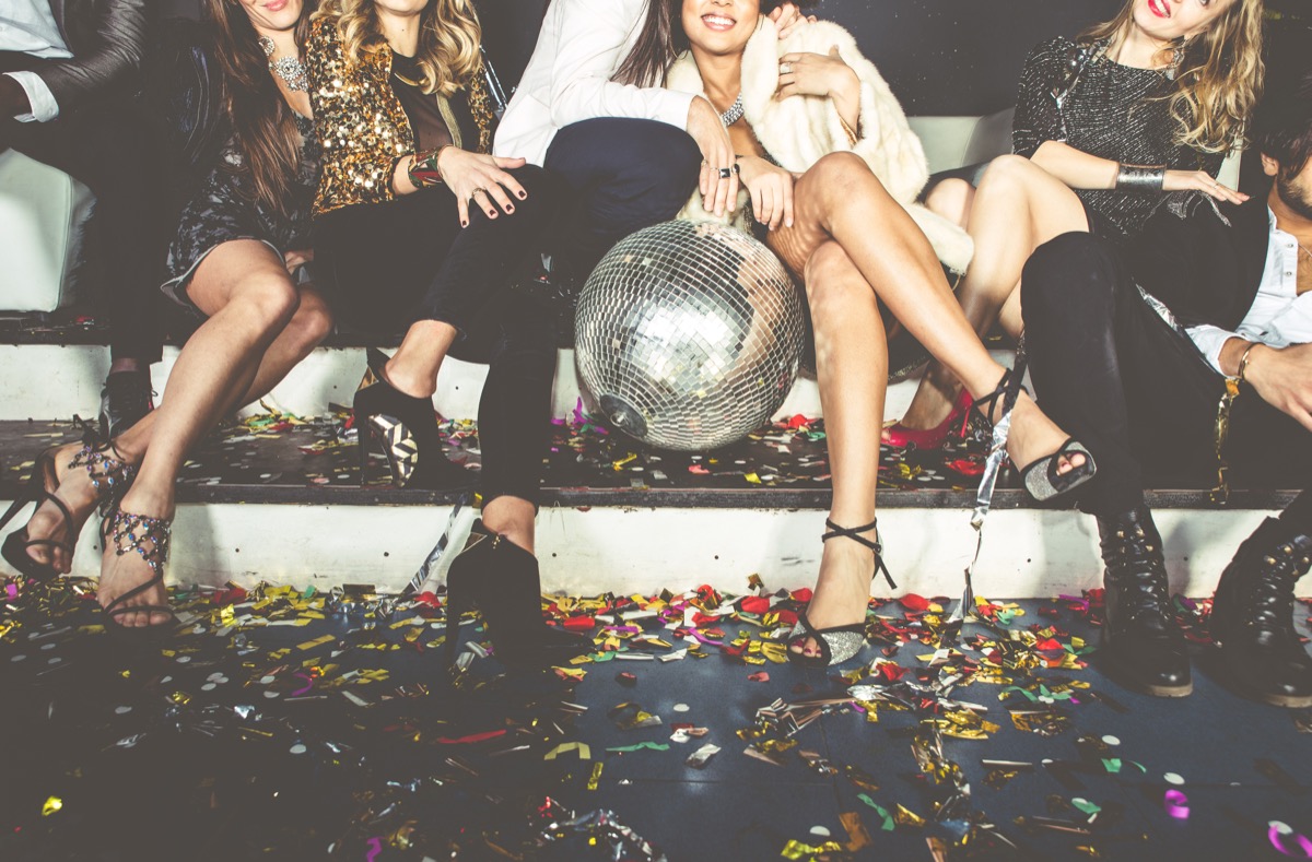 Come vestirsi per andare in discoteca: i 5 look da mettere tra i preferiti