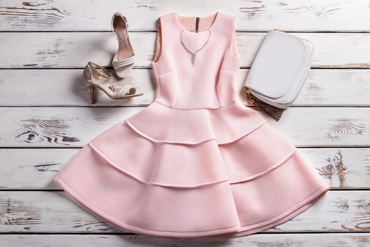Come vestirsi per un matrimonio ad aprile: i 5 look per invitata più eleganti