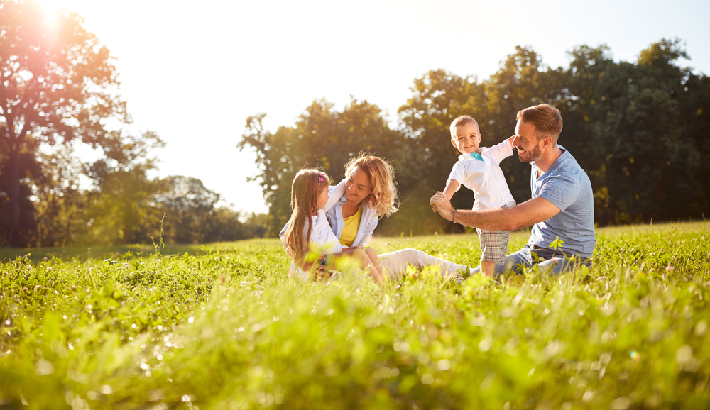 Cosa fare a primavera con i figli: 5 attività outdoor per divertirsi insieme