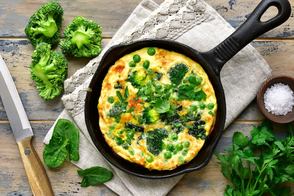 Come sbattere le uova per la frittata senza sbattitore elettrico
