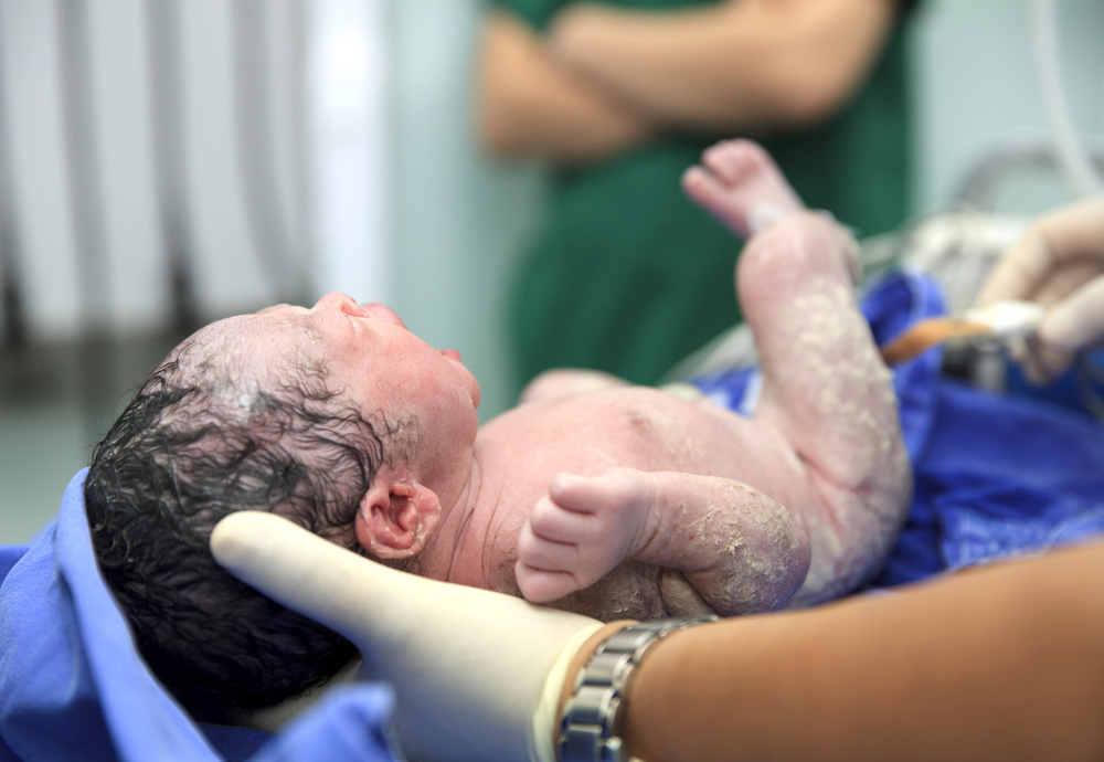 Vernice caseosa del neonato, che cos’è e a che cosa serve?