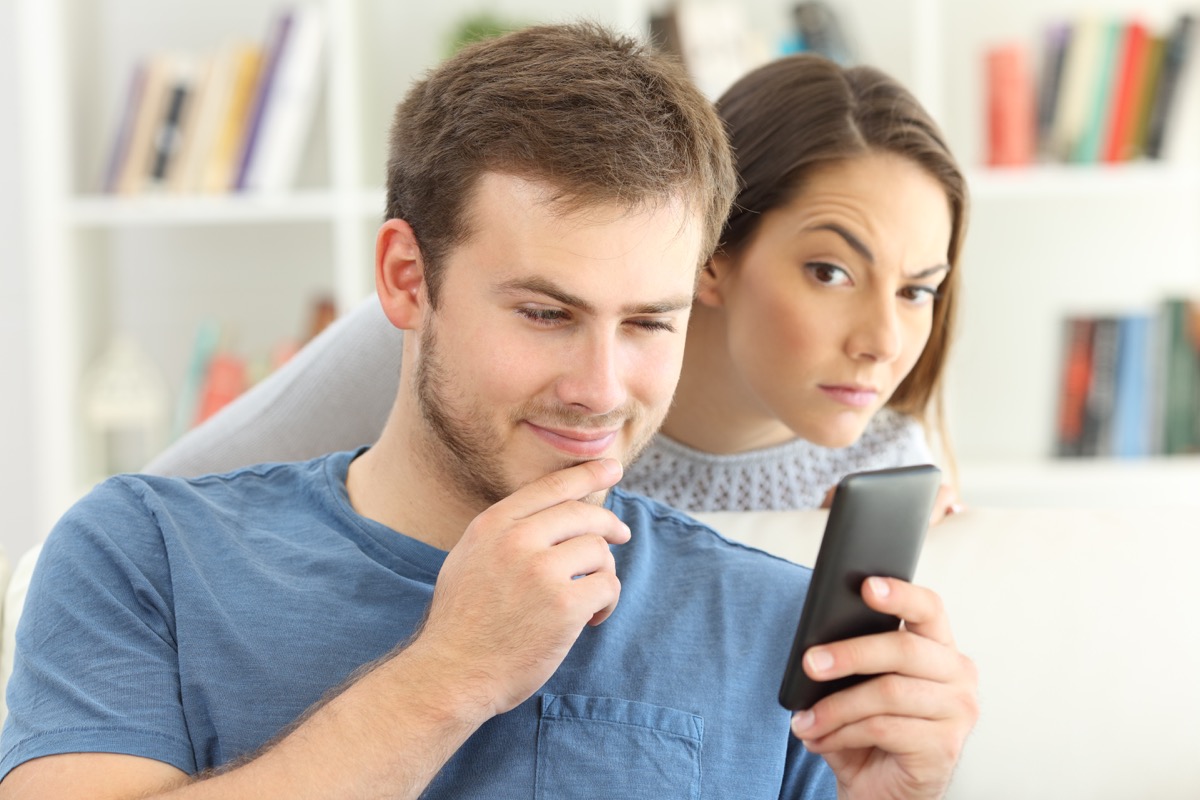Lui ha un'altra? I segnali da non sottovalutare