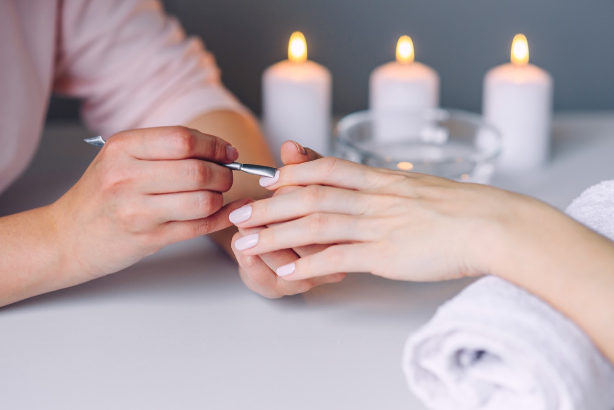 Cos'è la manicure russa e come si esegue