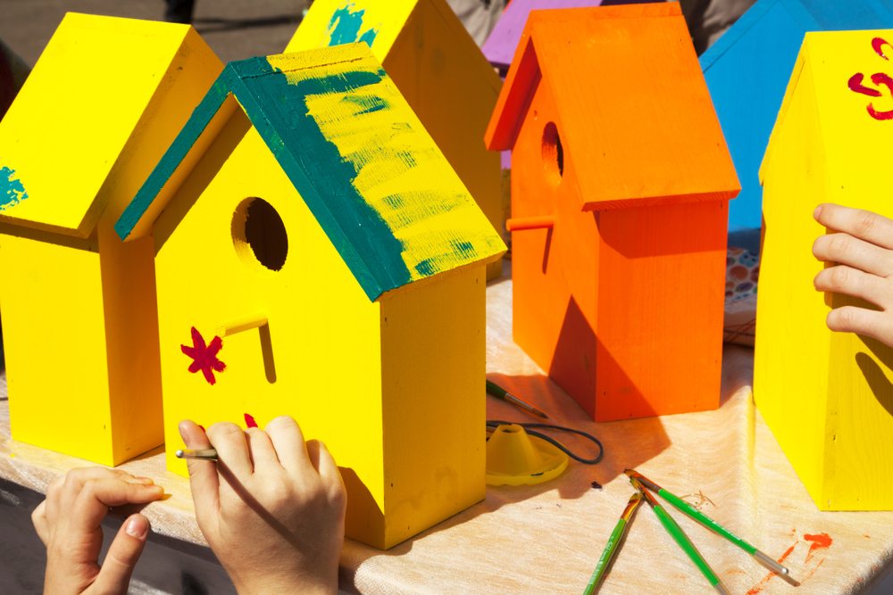 Casetta per uccellini fai da te: come realizzarla con i bambini