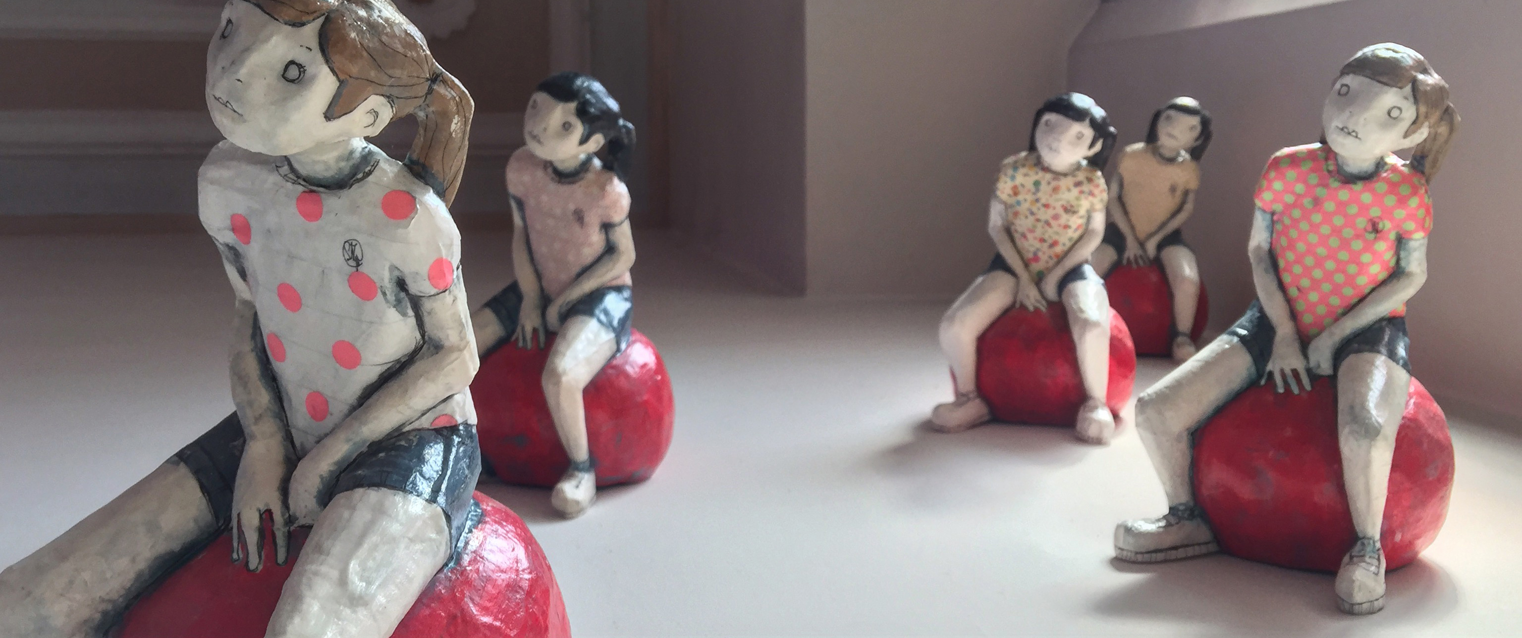 On_a_Red_Ball_2016_2018_particolare_installazione_sculture_di_carta_h_30cm.JPG