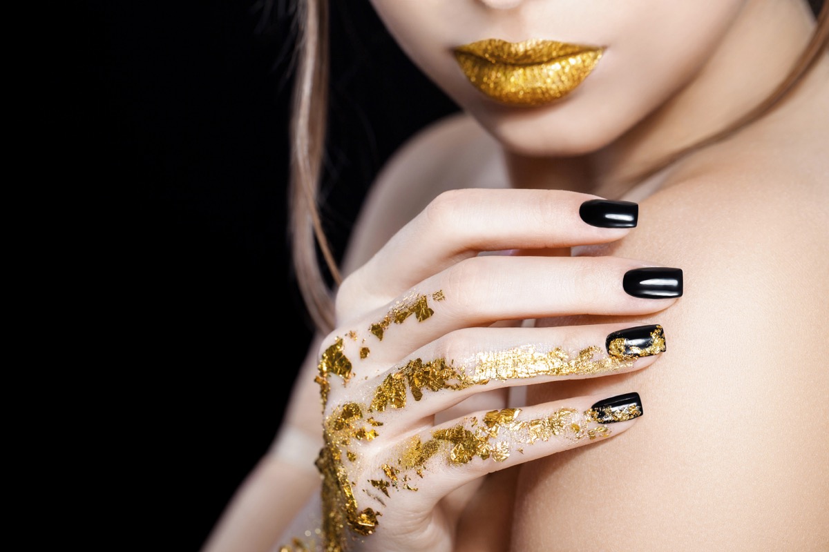 Foil-nail-art-decorazione-unghie-1_0.jpg