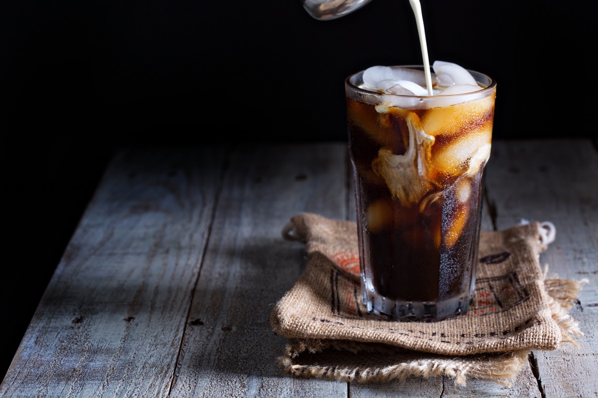Come fare il caffè freddo in casa con la ricetta senza shaker
