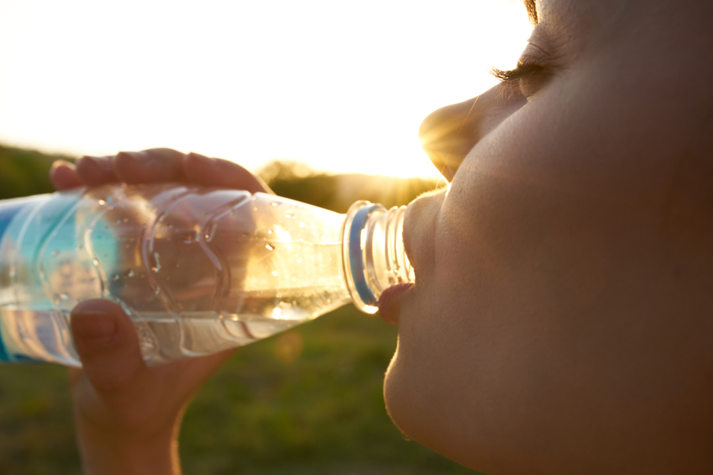 Liquidi per il nostro benessere da assumere d'estate: quali preferire