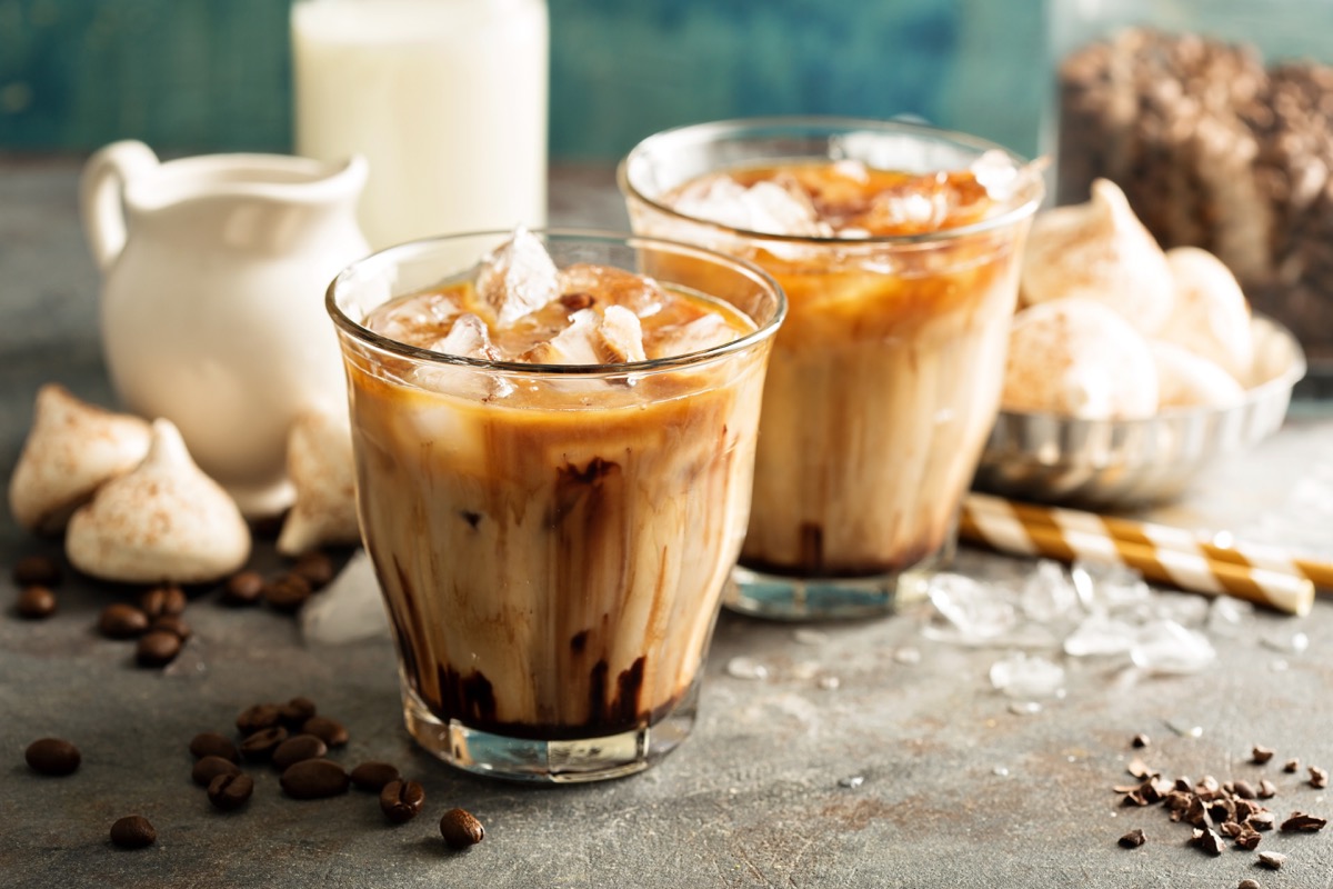 Caffè in ghiaccio con latte di mandorla con la ricetta leccese originale