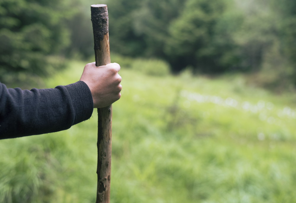 Come realizzare un bastone da escursioni in montagna