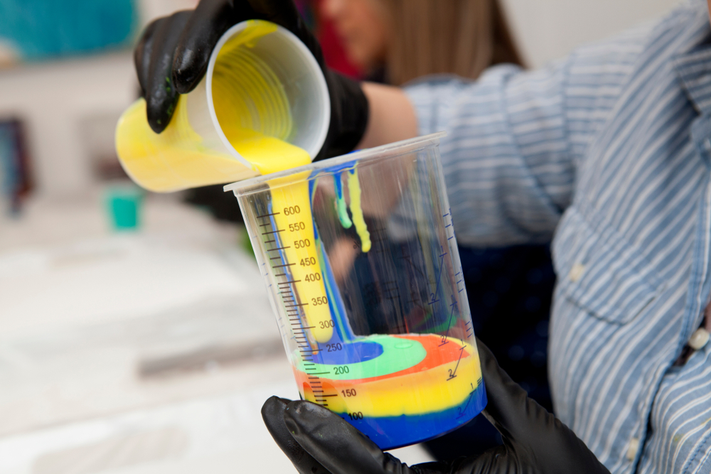 Hobby artistici: come dipingere con la colata acrilica