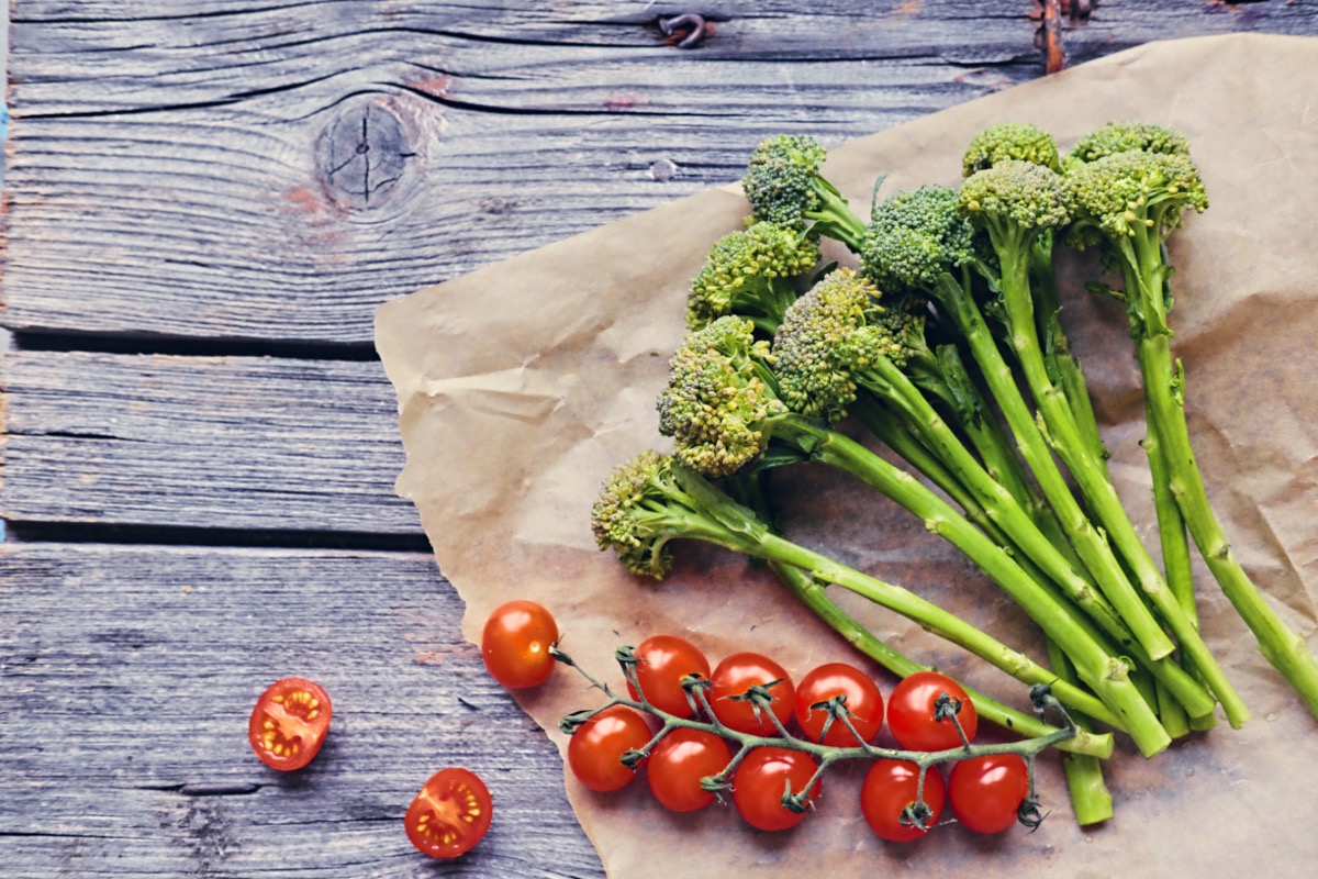 Broccoli in padella con pomodorini o pomodori secchi: come si preparano