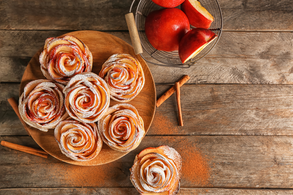 Rose di mele con la sfoglia, la ricetta golosa e d’effetto