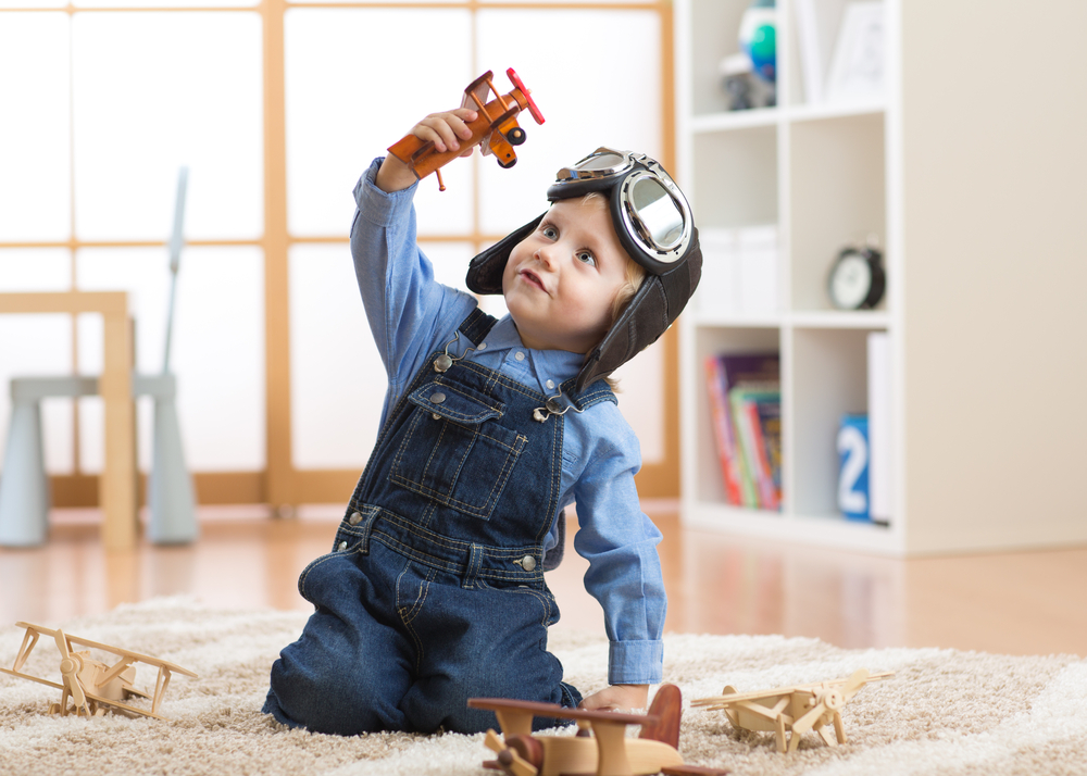 Come insegnare al tuo bambino a giocare nella sua cameretta