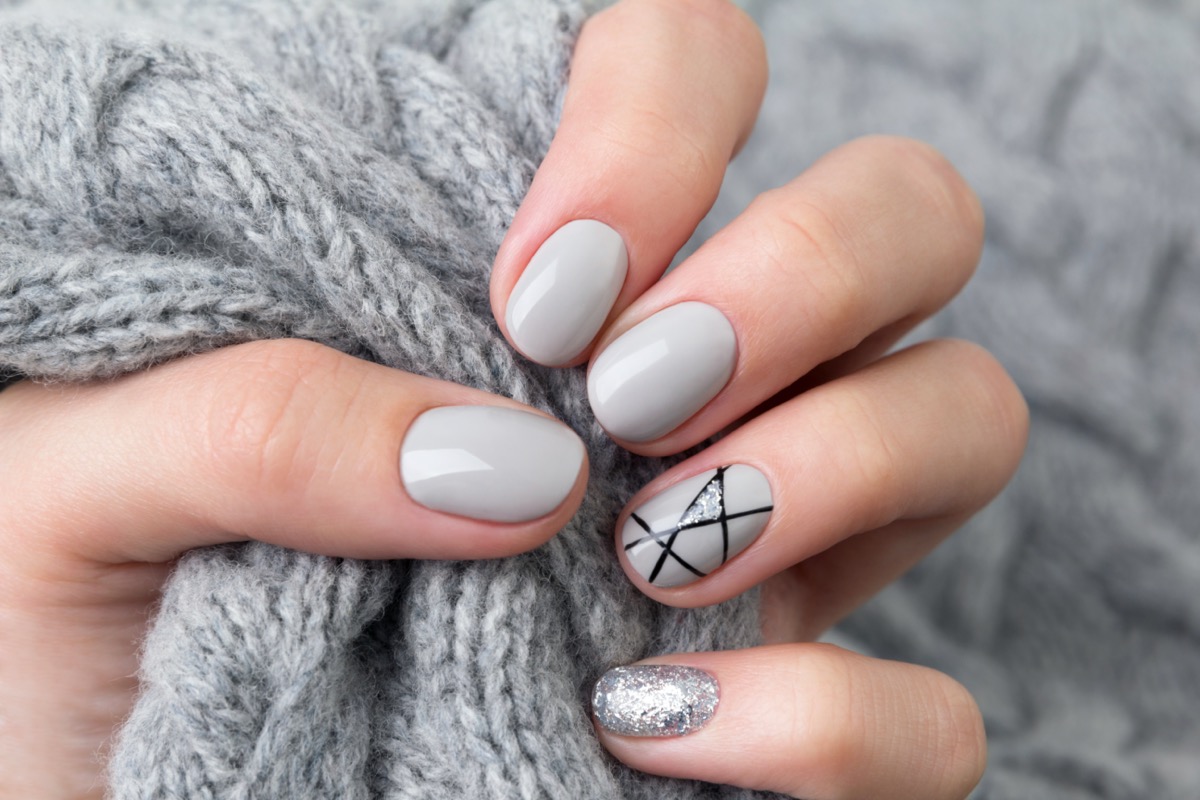 Nail-art-in-nero-argento-3.jpg