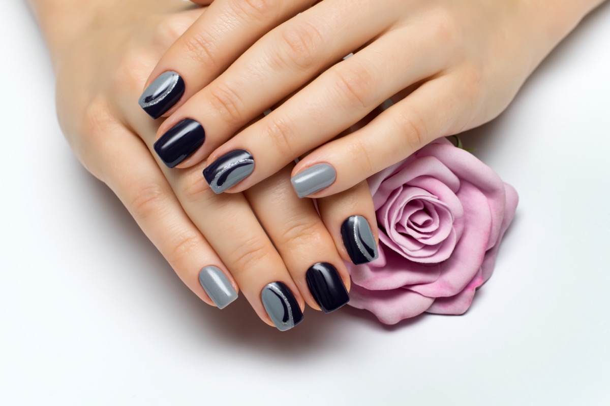 Nail-art-in-nero-argento-4.jpg