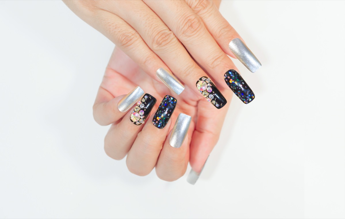 Nail-art-in-nero-argento-5.jpg