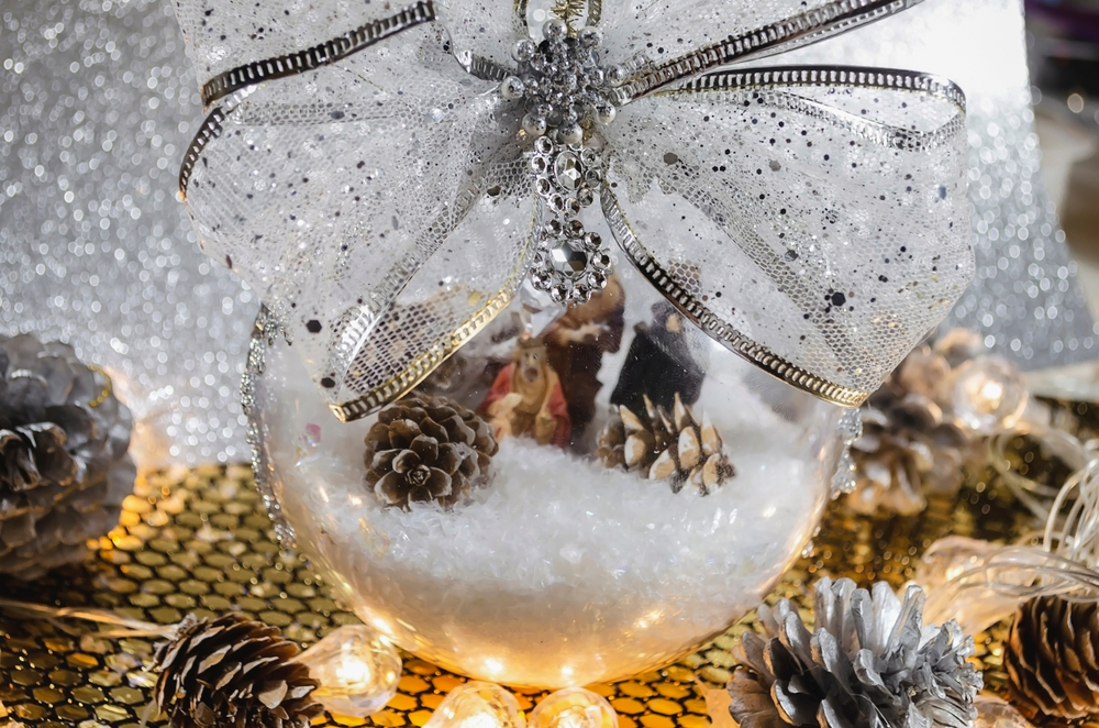 palline-natale-trasparenti-apribili-come-decorare-1.jpg