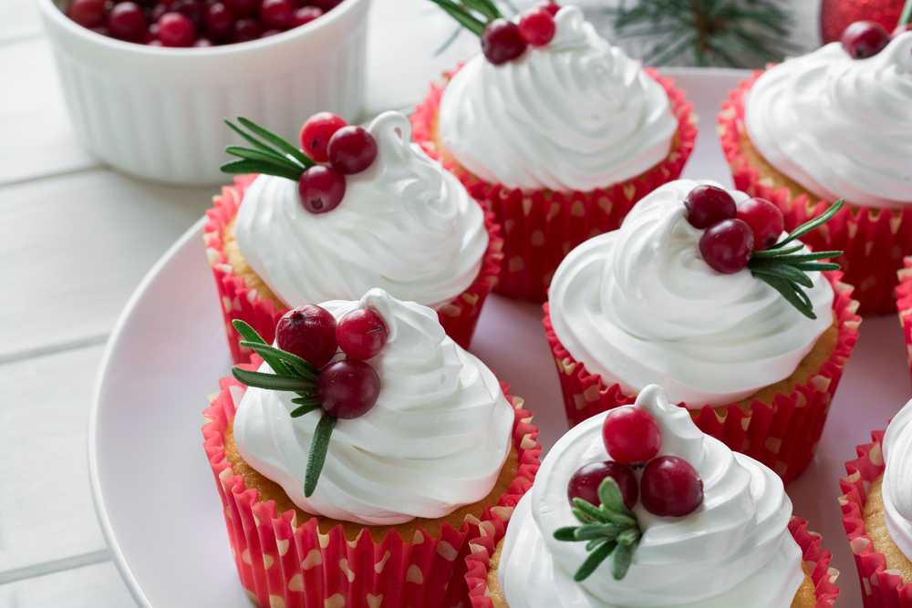 cupcake-natale-decorati-panna-2.jpg