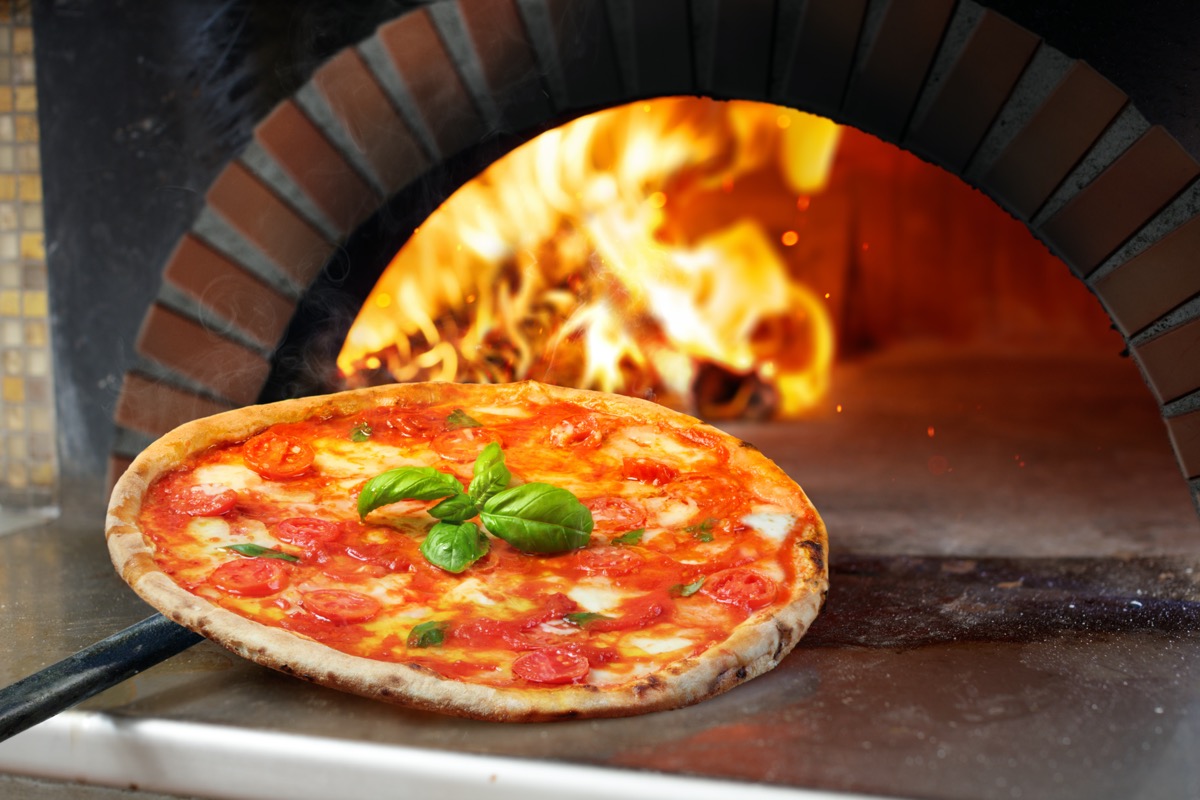 Come fare una buona pulizia del forno a legna