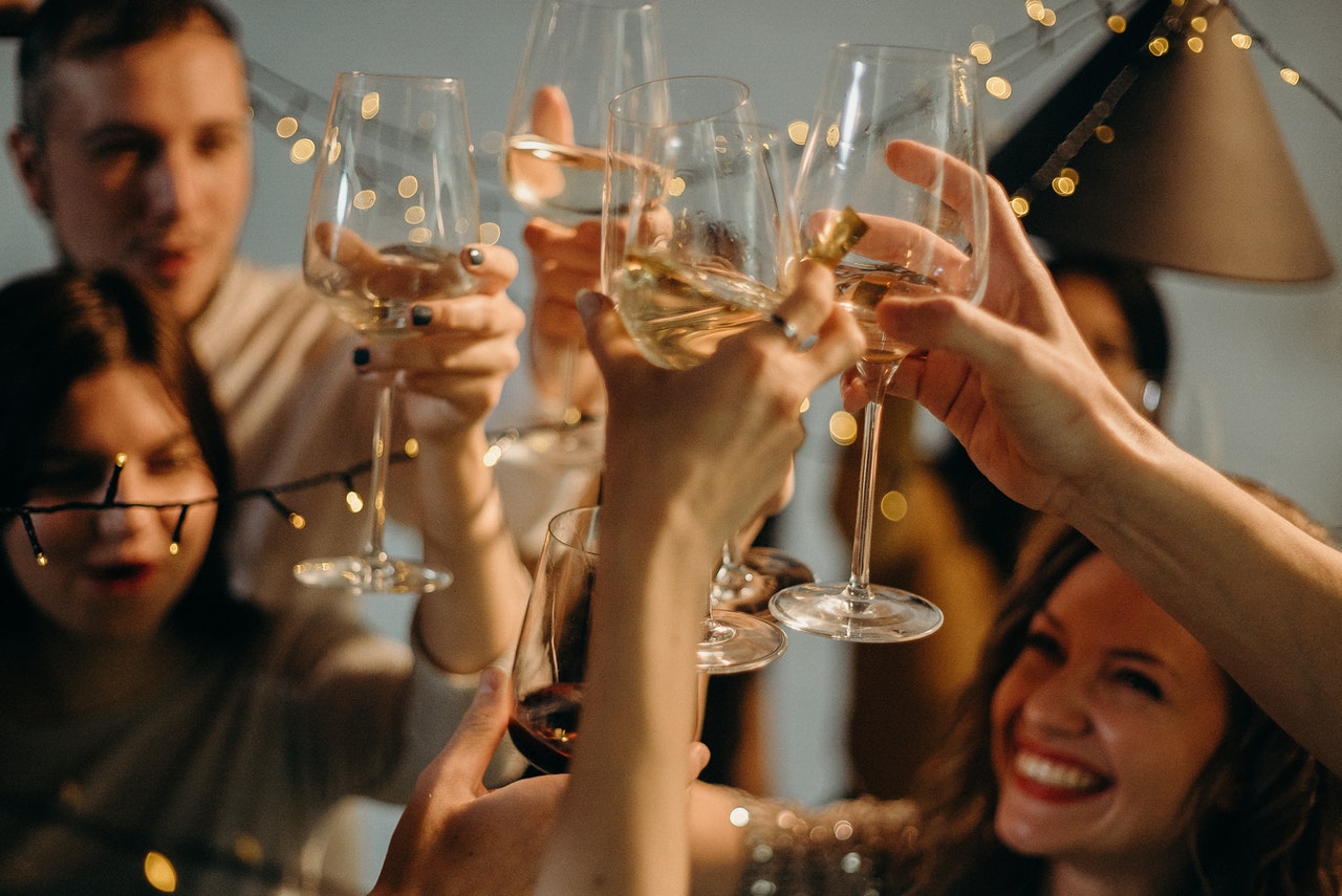 Capodanno in casa: idee e giochi divertenti per aspettare il nuovo anno