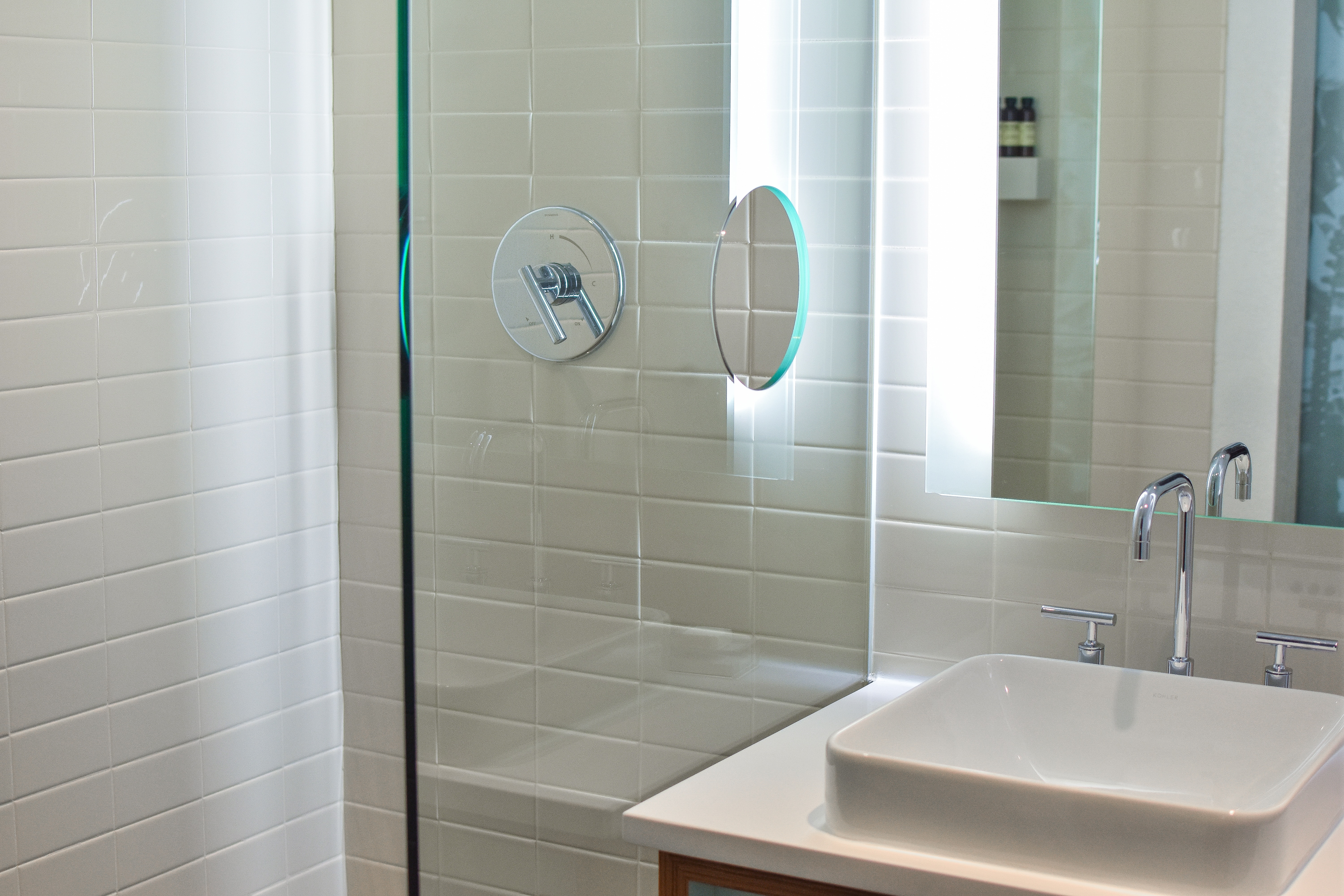 Come togliere il silicone dalle piastrelle senza rovinarle
