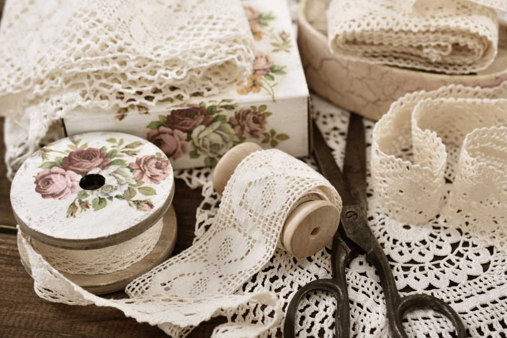come-decorare-scatola-decoupage-stoffa-1.jpg