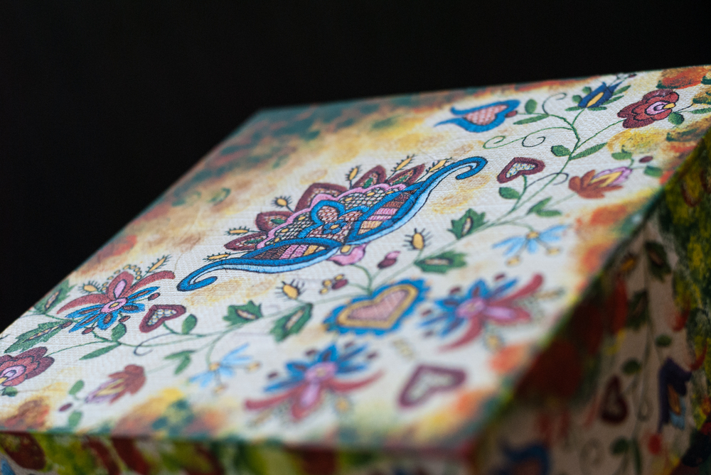 come-decorare-scatola-decoupage-stoffa-2.jpg