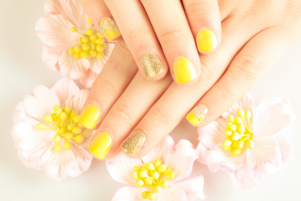 Nail-art-giallo-8-marzo-2.jpg