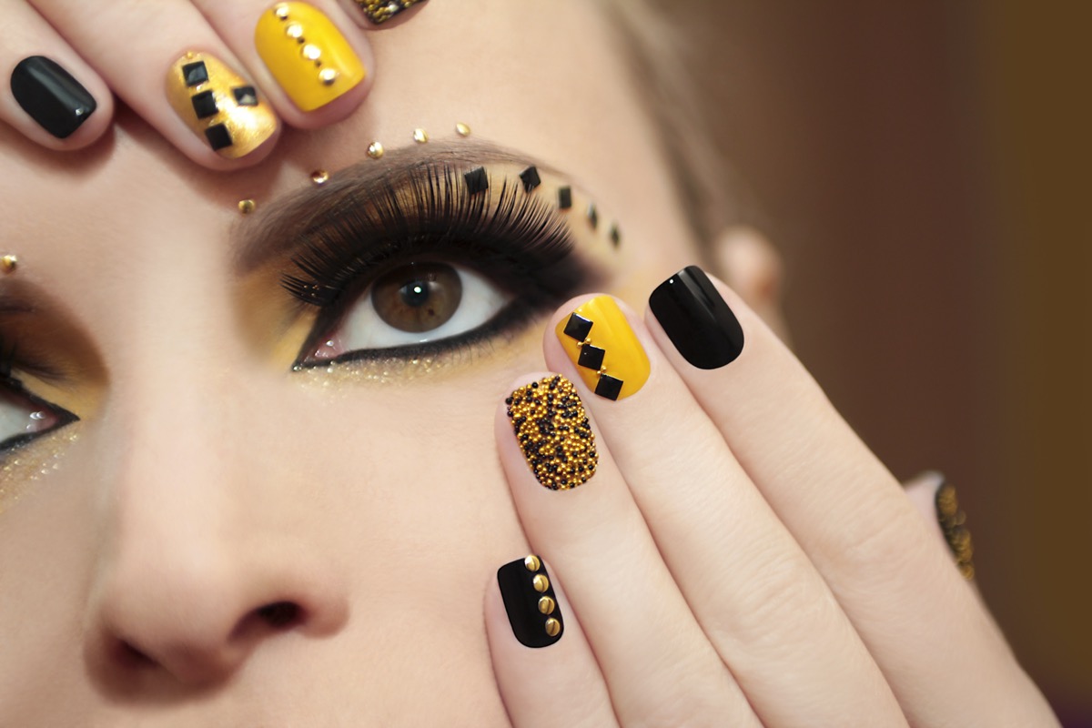 Nail-art-giallo-8-marzo-3.jpg