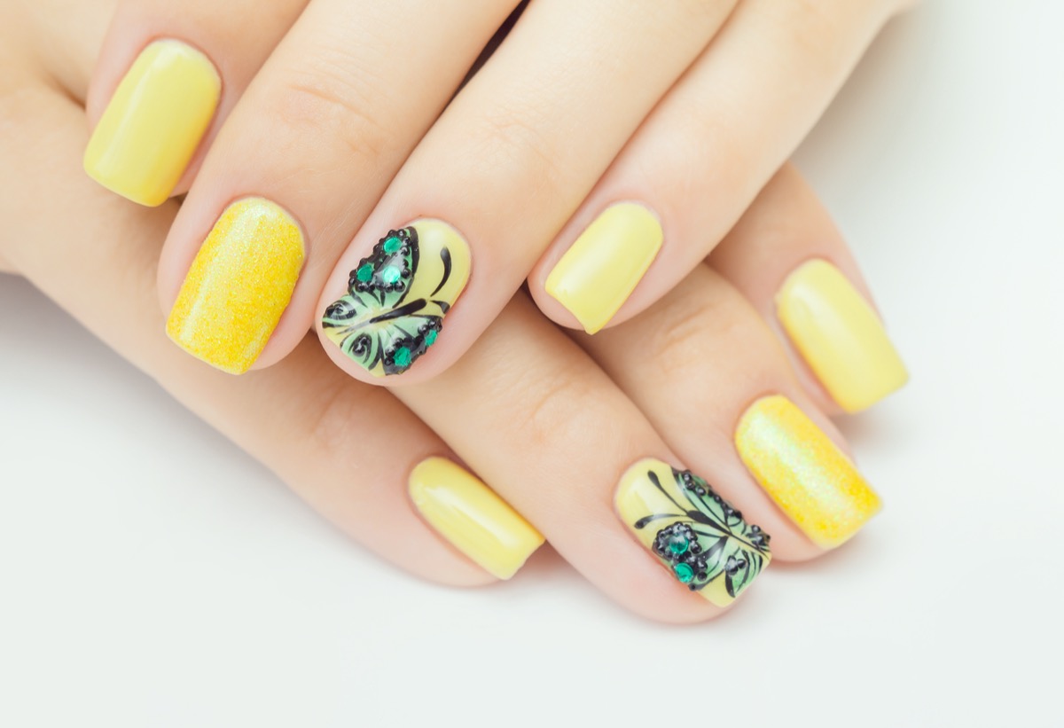 Nail-art-giallo-8-marzo-6.jpg