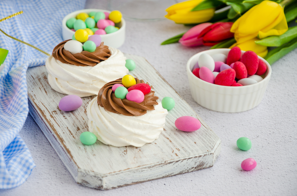 dolci-pasquali-decorati-panna-3.jpg