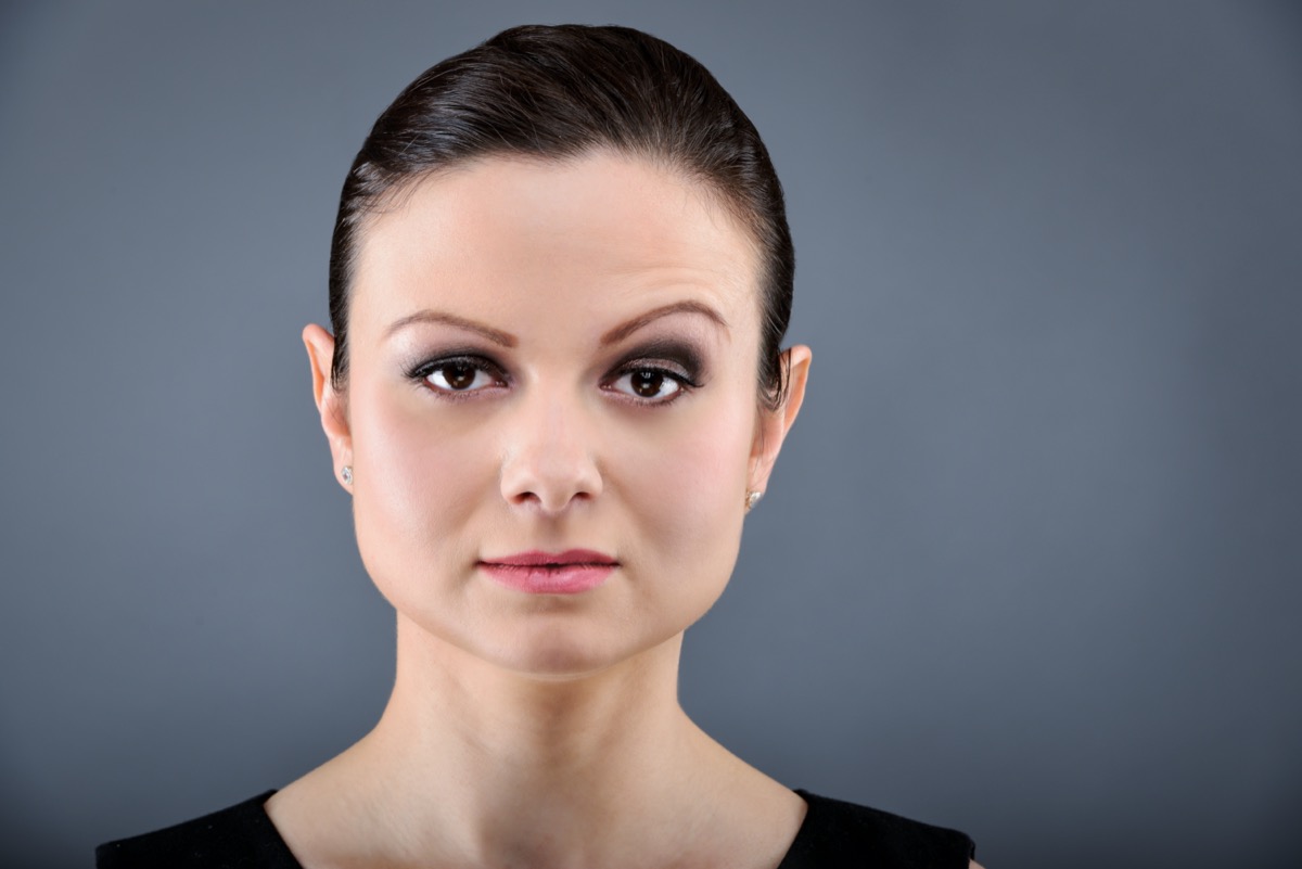 Trucco viso quadrato: il make-up per addolcire i tratti
