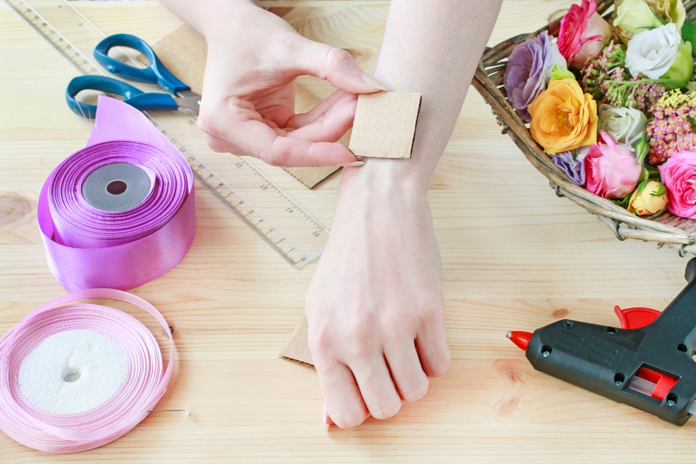 braccialetti-fiori-veri-come-fare-2.jpg