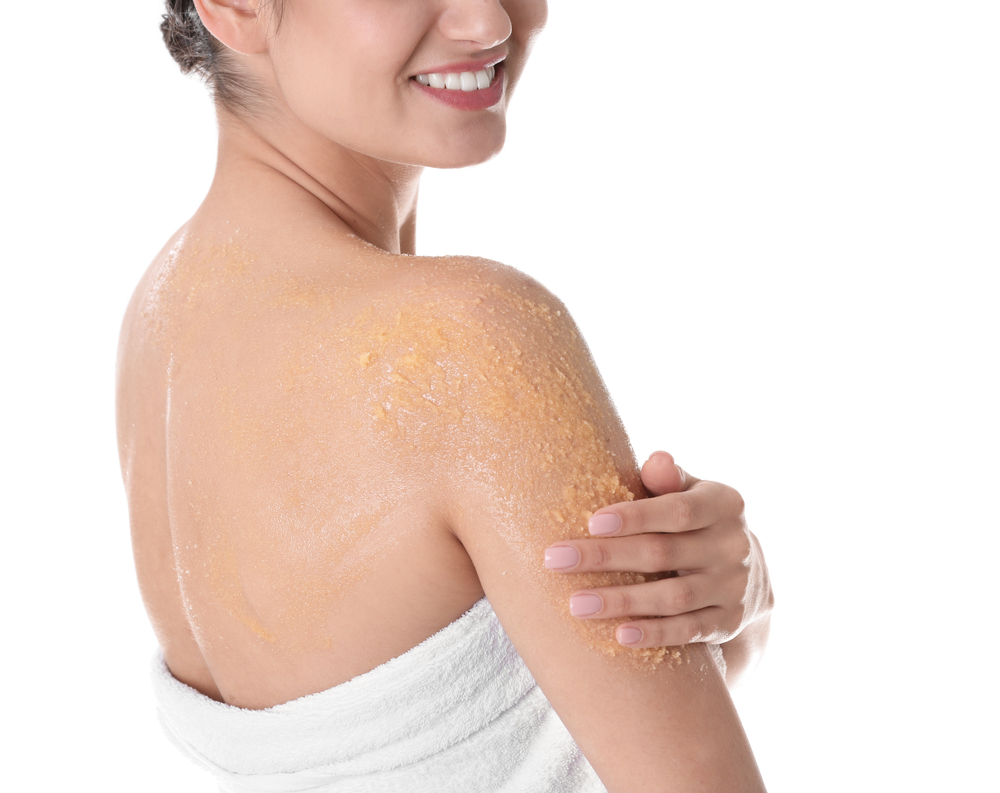 Scrub corpo fai da te per la pelle secca: 5 ricette da fare a casa