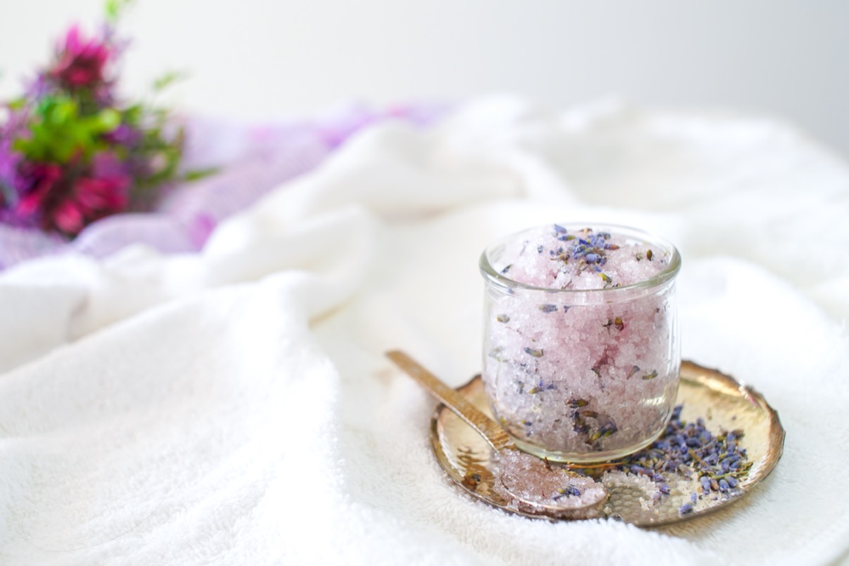 Lo scrub alla lavanda fatto in casa: proprietà e benefici
